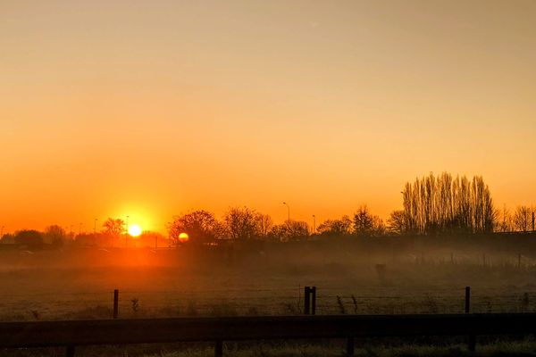 Une matinée partagée entre soleil et brume