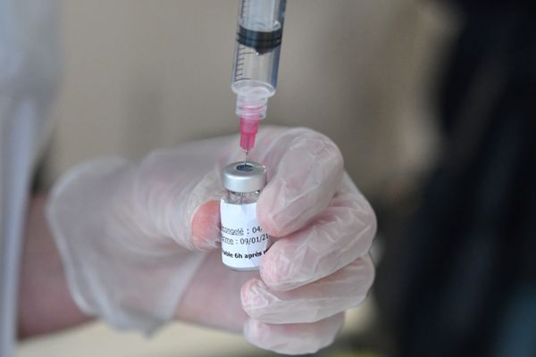 En Auvergne, les 5000 premières doses du vaccin devraient arriver au CHU de Clermont-Ferrand le 6 janvier