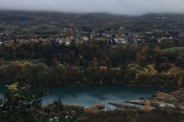 Le village de Saint-Georges-de-Commiers, en Isère d'où est originaire le principal suspect