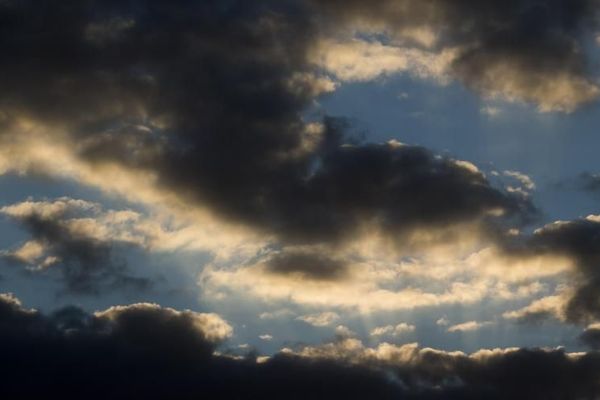 Un ciel de traîne nous accompagne