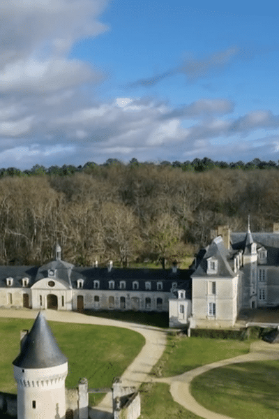 Château ! Par André Manoukian au château de Gizeux.