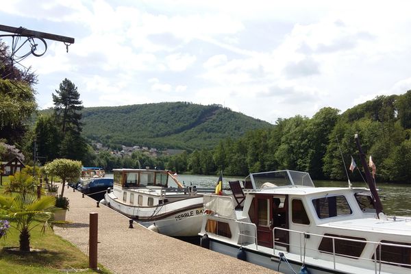 La halte de Revin, une des plus agréables de la vallée de la Meuse pour certains plaisanciers