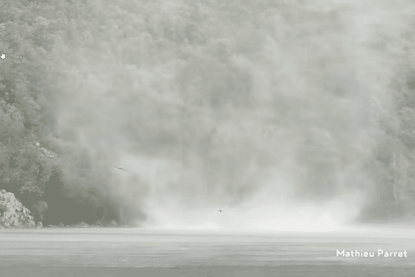 En marge des orages, un phénomène naturel impressionnant est survenu sur le Gour de Tazenat, dans le Puy-de-Dôme