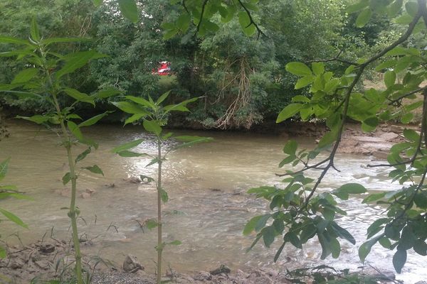 La rivière la Baïse qui longe le camping où a été retrouvé le corps de l'enfant