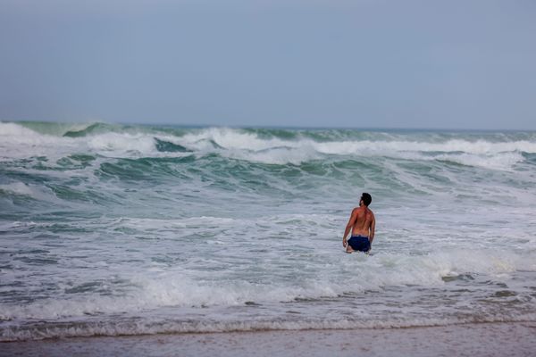 La préfecture de Nouvelle-Aquitaine met en garde sur le danger des baïnes alors que les plages sont moins surveillées.