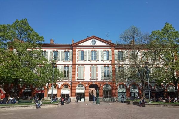 La place Saint-Gorges à Toulouse, haut lieu des exécutions capitales à Toulouse, où fut notamment roué vif, étranglé et brûlé Jean Calas