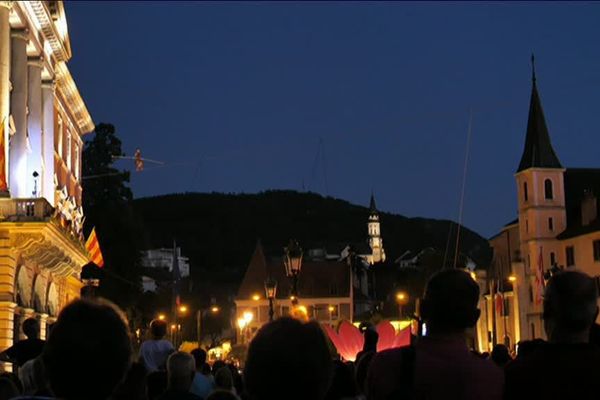  Le spectacle de funambule lors de la soirée de lancement samedi 30 juin 2018