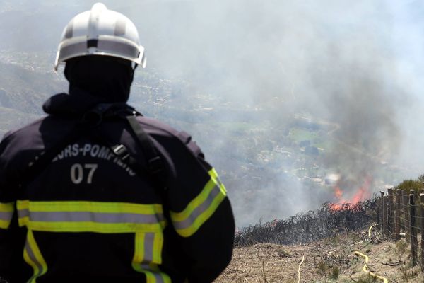 En Ardèche, un écobuage mal maîtrisé dévore 60 hectares