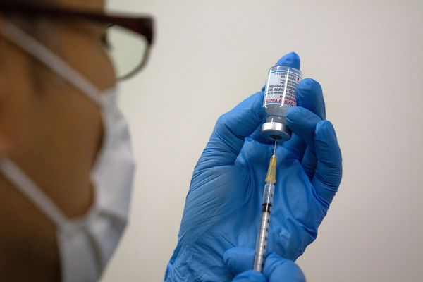 Le vaccin Moderna va progressivement être disponible auprès des médecins et pharmaciens de ville