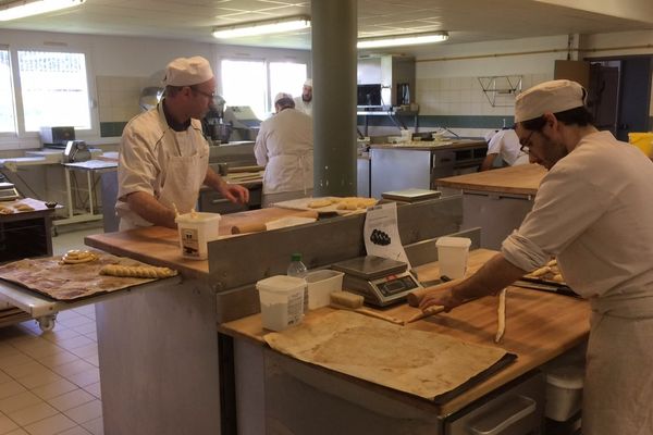 Ils sont une vingtaine d'adultes chaque année à suivre la formation d'artisan boulanger dispensée par la Fédération du Puy-de-Dôme. 