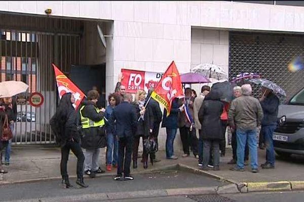 Des élus ruraux et des représentants du personnel ont été reçus le 10 mai par la Direction des Finances Publiques de l'Allier. L'avenir de quatre trésoreries est en jeu.