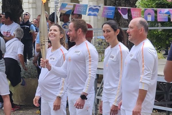 La Flamme olympique est arrivée devant l'abbaye de Clairvaux, dans l'Aube.