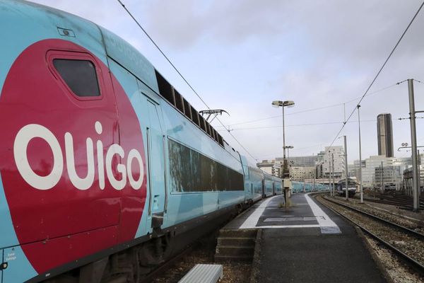 Un train OuiGo à la gare Montparnasse de Paris. Photo d'illustration.