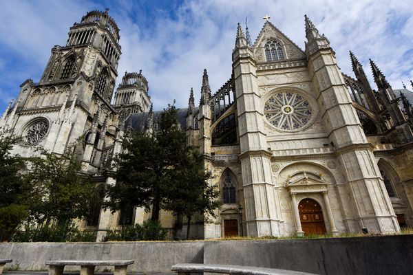 La cathédrale d'Orléans sous haute surveillance pour les obsèques de Xavier Beulin