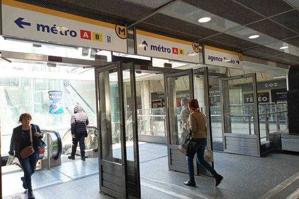 Les utilisateurs vont devoir s'armer de patience dans le metro et le tramway à Toulouse.