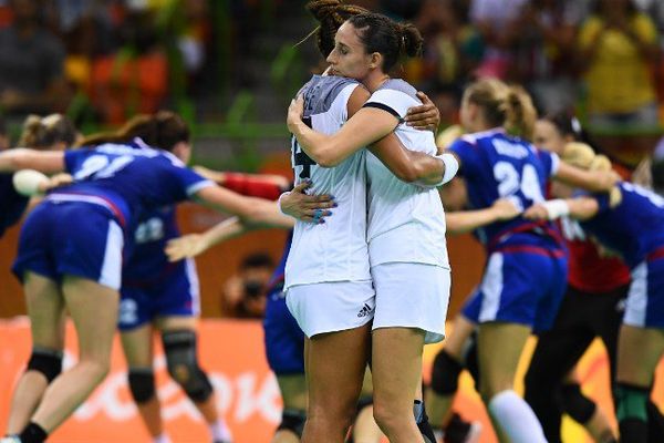 La déception de la nîmoise Camille Ayglon-Saurina face à la victoire des adversaires russes qui ont décroché la médaille d'or lors de la finale olympique de Handball féminin , à Rio.
