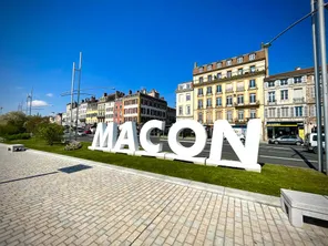 La ville de Mâcon.