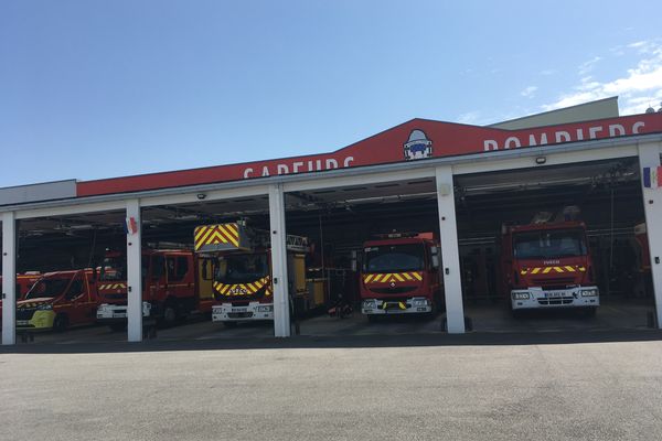 Camions de pompiers photographiés en juillet 2024 à Reims.