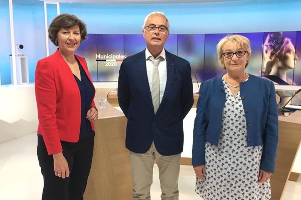 Hugues Tupin (LDVG) est face à Jocelyne Poitevin (LDIV) pour le débat du 2e tour des éléctions municipales ce 24 juin à 18h présenté par Nathalie Rossignol (à gauche)