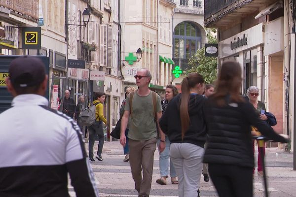 Une rue commerçante du centre-ville de Nevers (image d'illustration)