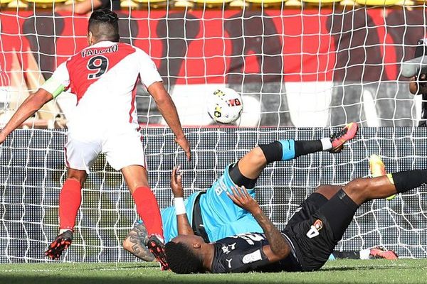 L'arrière colombien Radamel Falcao (à gauche) inscrit le premier but monégasque face à Rennes - 17/09/2016