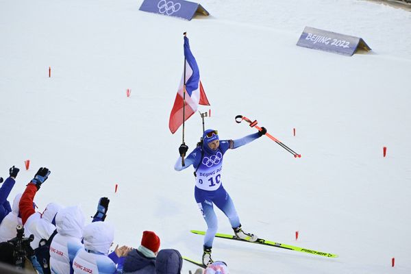 Justine Braisaz-Bouchet en or sur la mass start de Pékin 2022.