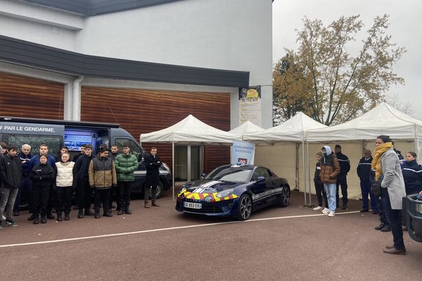 La gendarmerie au forum des métiers de la sécurité de Guéret