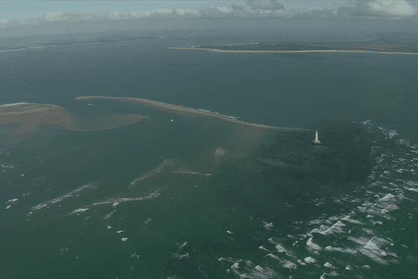 L'estuaire de la Gironde et le phare de Cordouan.