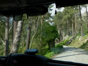 L'accès à la Vallée est assuré par des navettes.