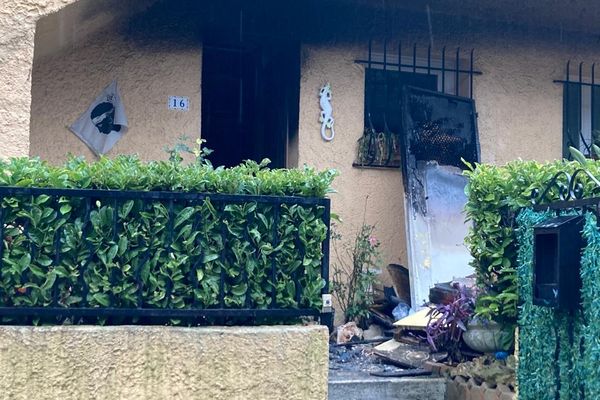 C'est au numéro 16 du chemin des Clos que l'incendie a coûté la vie à un homme de 55 ans ce lundi 27 décembre.