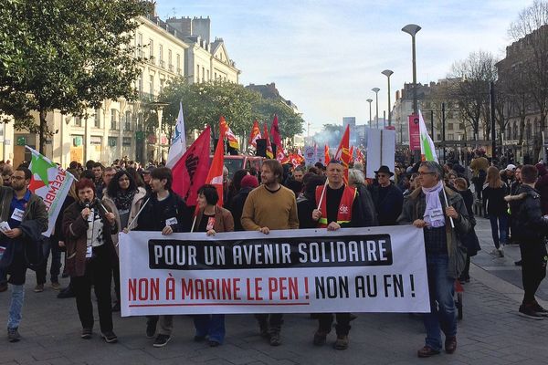 Défilé dans le centre de Nantes pour ces manifestants hostiles à Marine Le Pen