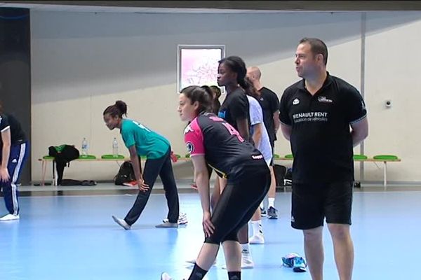 Premier entraînement de la saison avec ballon pour les Panthères de Fleury-les-Aubrais