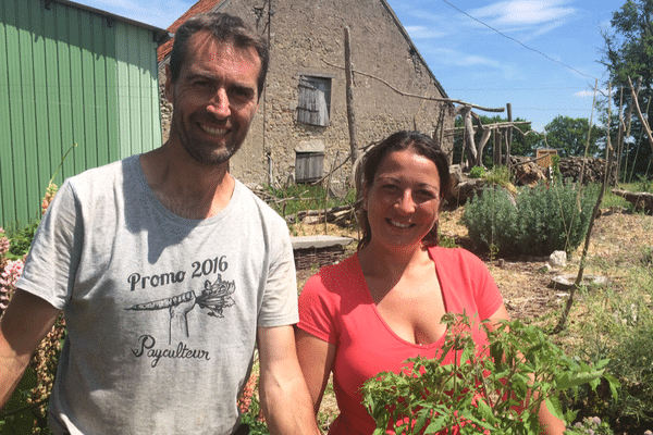 Nathalie Cerclé et son compagnon souhaitent transformer leur ferme familiale de Trézelle, dans l'Allier, en ferme bio. Ils ont reçu le soutien de l'association Auvergne Nouveau Monde.