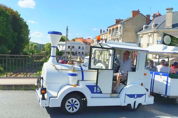 Le petit train touristique de Périgueux, le petit train du bonheur pour son conducteur