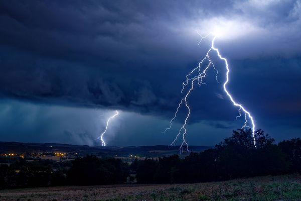 Les premiers orages devraient intervenir cet après-midi dans la Nièvre et l'Yonne.