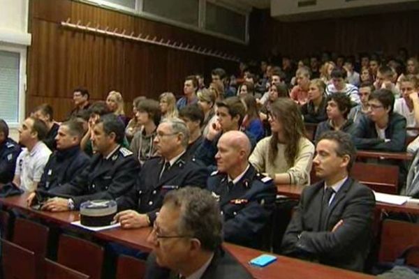 Le préfet de région et du département de Côte d'Or, Pascal Mailhos, est venu assister à la projection d'un court-métrage entièrement écrit et réalisé par une classe de 1ère l'an dernier