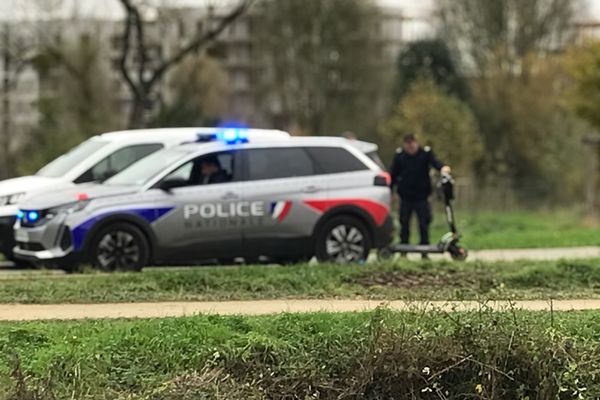 Un homme en trottinette a percuté une femme d'une soixantaine d'années ce vendredi 8 novembre peu avant 10h sur un chemin des prairies Saint-Martin à Rennes.