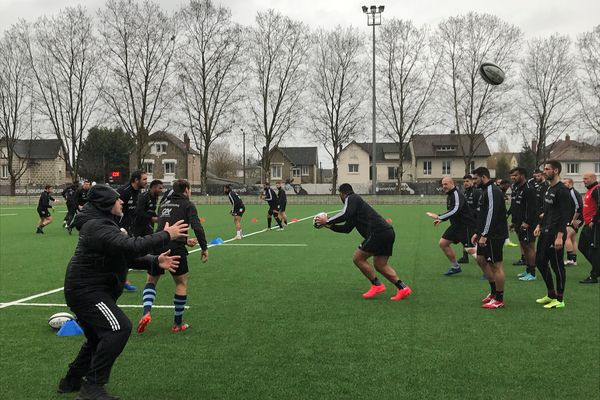 Entraînement pluvieux pour des Brivistes en pleine confiance.