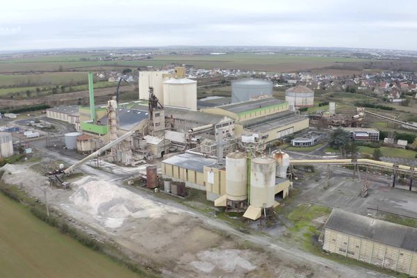 La démolition de la sucrerie de Cagny a démarré ces derniers jours, sa parcelle attire les convoitises.