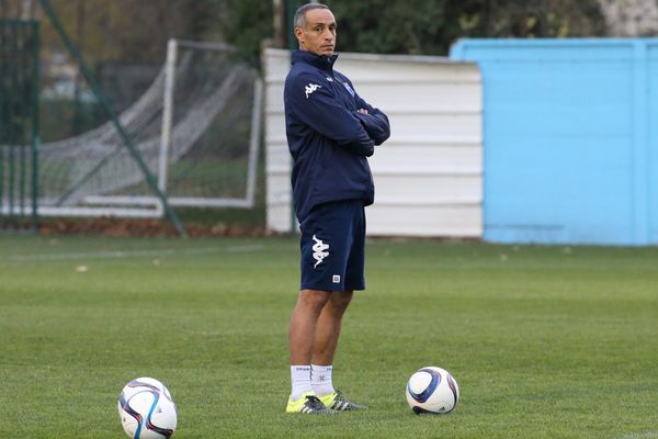 A Troyes, Mohamed Bradja devrait continuer de mener le trio d'entraîneurs intérimaires jusqu'à la fin juin 2016