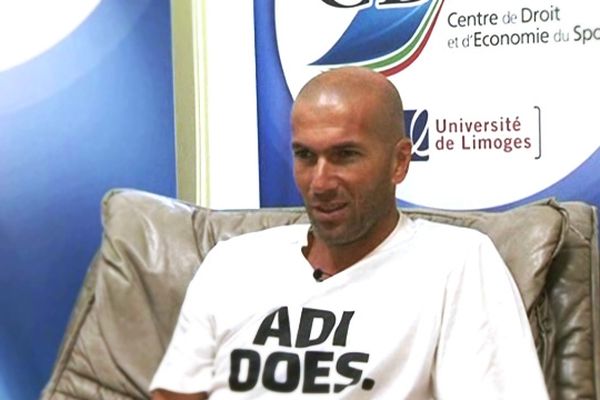 Zinedine Zidane à Limoges pour terminer son cursus de manager général au centre de droit et d'économie du sport, 24septembre 2012