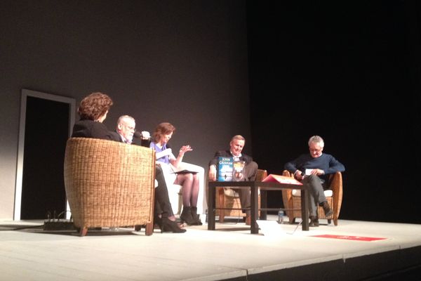 John Grisham et Michaël Connelly sur la scène du théâtre des Célestins