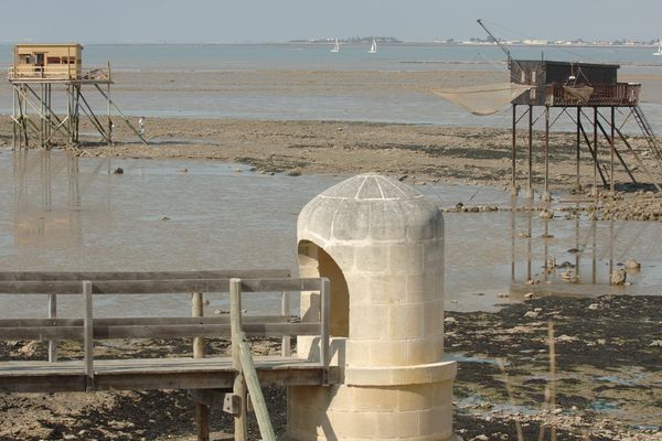 L'île Madame, la plus petite des îles charentaises est accessible à pied à marée basse.