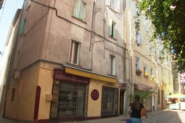 Lodève (Hérault) - un immeuble ancien du centre-ville où le plafond du restaurant s'est effondré fin août - 14 septembre 2020.