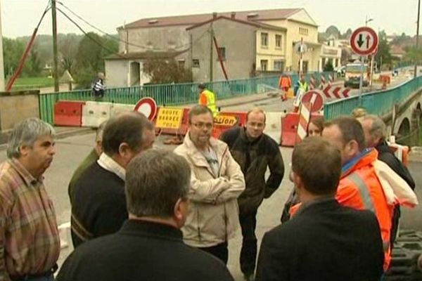 Le pont de Châtel-sur-Moselle est désormais fermé