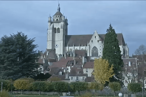 Au bord du Doubs, Dole, à mi-chemin entre Dijon et Dole