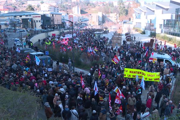 À Annonay, la gendarmerie annonce près de 5 500 manifestants pour cette quatrième journée de mobilisation contre la réforme des retraites.