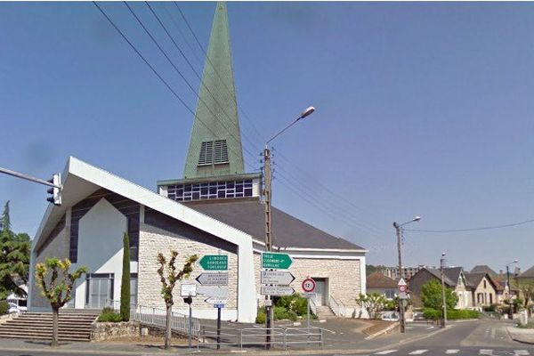 L'église des Rosiers à Brive, où la messe de minuit a été perturbée par la découverte d'un colis suspect, finalement sans danger.