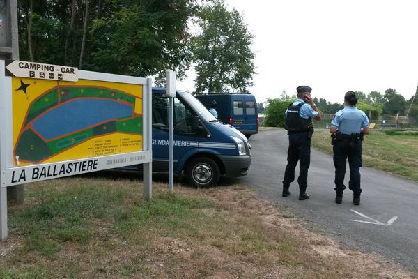 L'étang de Saint-Martin-de-Sanzay lors des recherches.