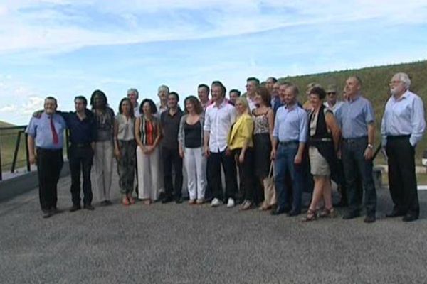 Les responsables régionaux du MoDem prennent la pose, au sommet du Puy de Dôme.